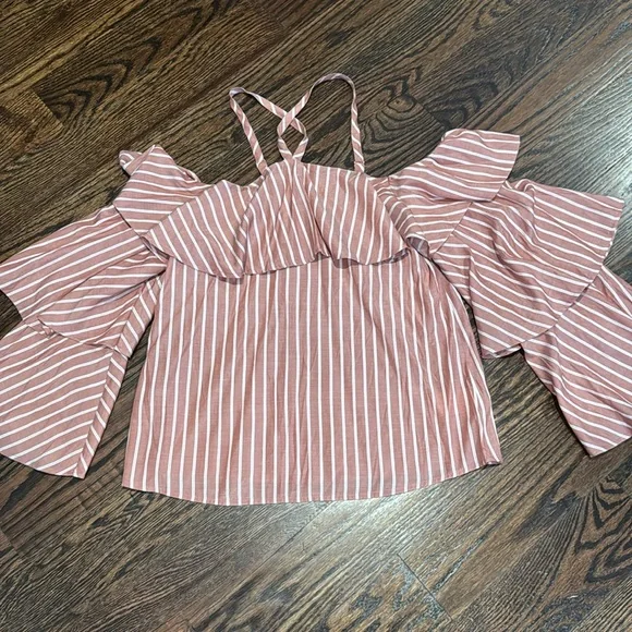 ❌NOT FOR SALE❌NWT** Express Top w/Layered Sleeves - Picture 3 of 6